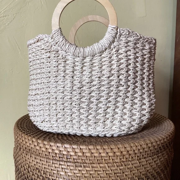 Do Everything in Love - Paper & Wood Summer Minimalist Beach Casual Tote - Picture 2 of 6